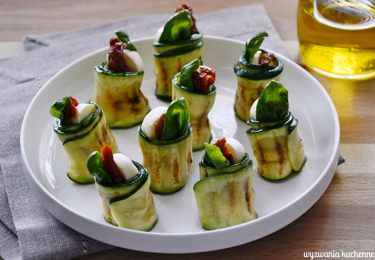 Roladki z grillowanej cukinii