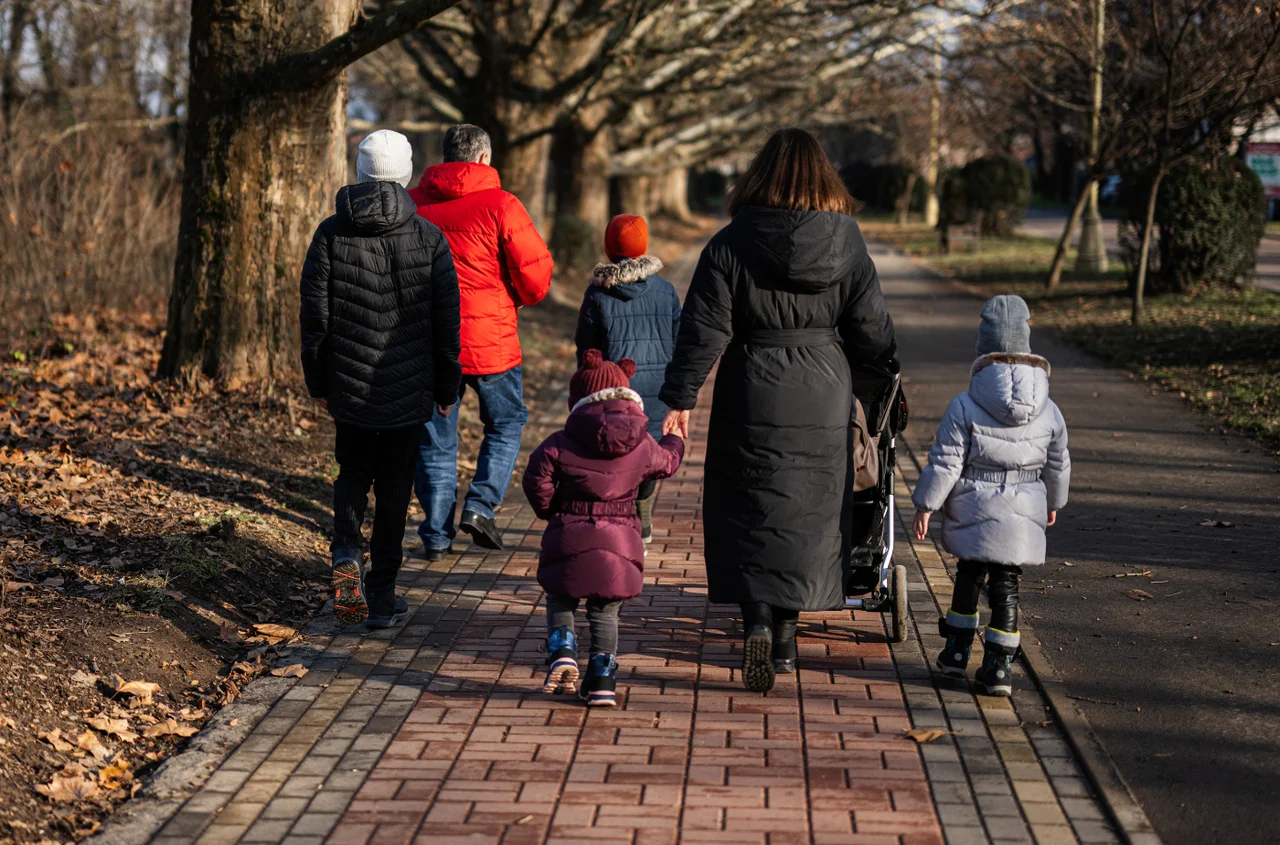 1900 zł miesięcznie dla rodzica za wychowanie dzieci! Świadczenie może zastąpić lub uzupełnić niską emeryturę