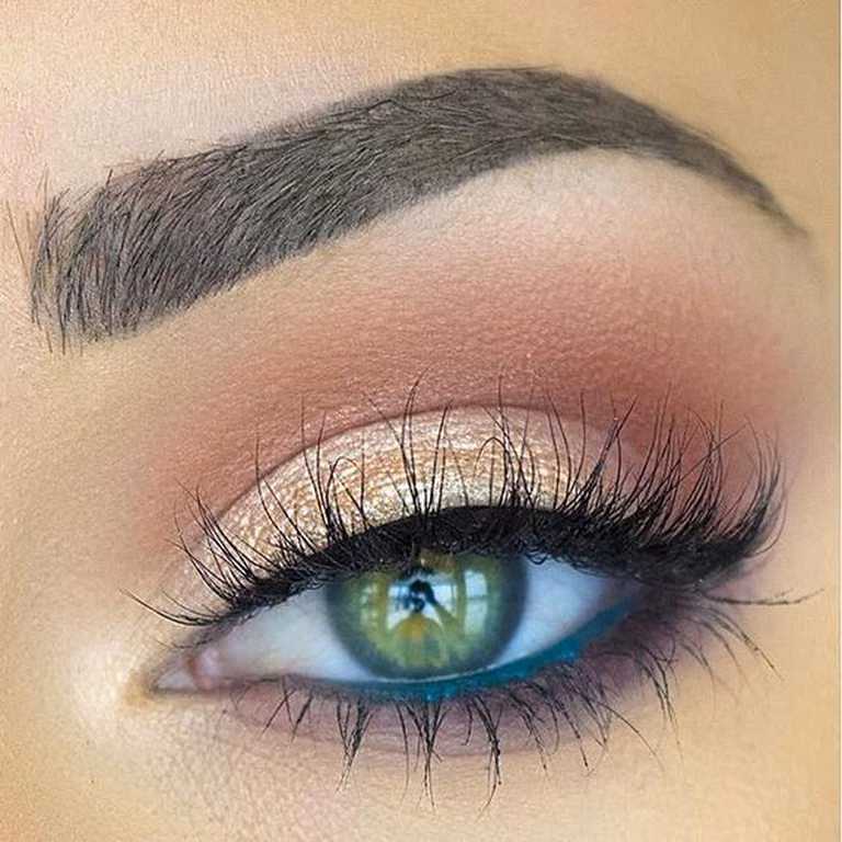 Połyskujący make up