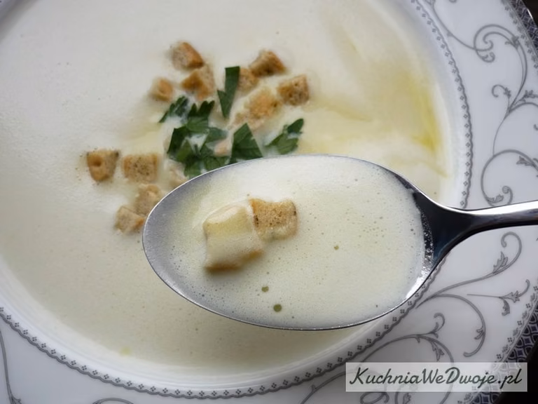 Zupa czosnkowa z pianką