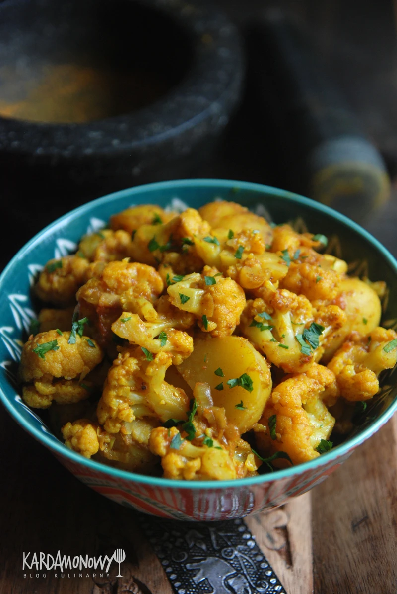 Aloo gobi z młodymi ziemniakami
