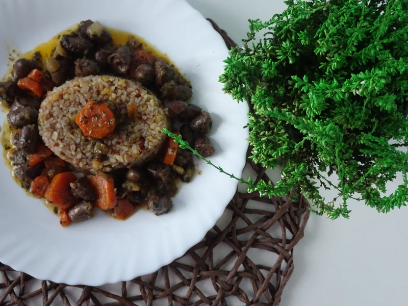 Fit drobiowe serduszka w formie gulaszu