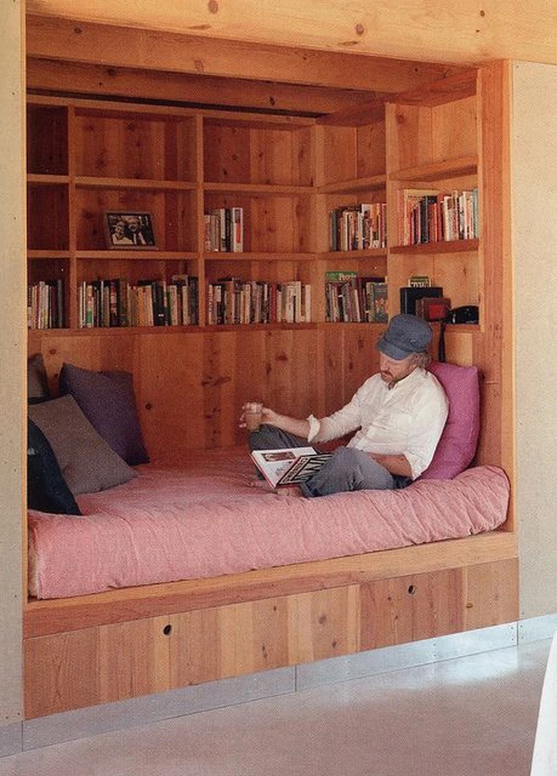 Miejsce do czytania z biblioteczką