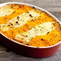 Mięsna zapiekanka pod puree ziemniaczano-marchewkowym