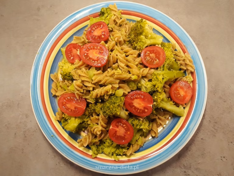 Makaron strączkowy z pesto i brokułami – Smaczna Dieta