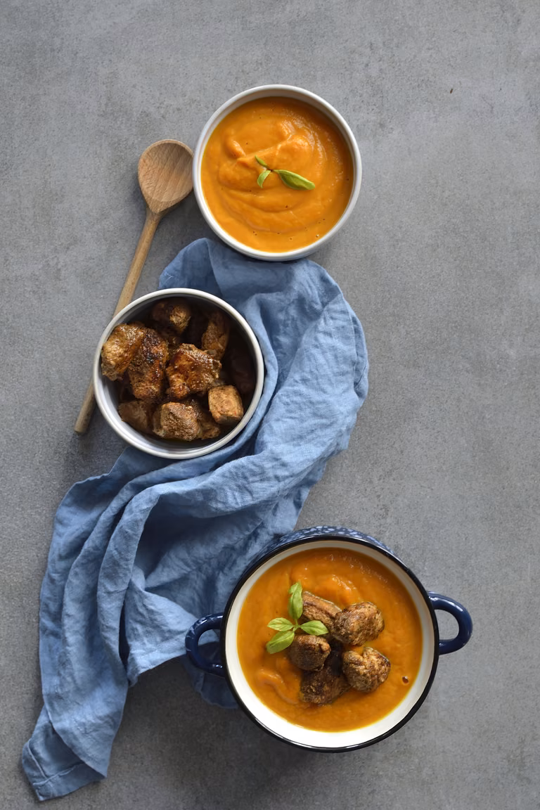 KREM Z PIECZONEJ ZUPY Z DYNI Z KURCZAKIEM GARAM MASALA