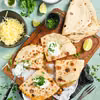 Quesadillas z farszem z mięsa mielonego, warzywami i czarną fasolą