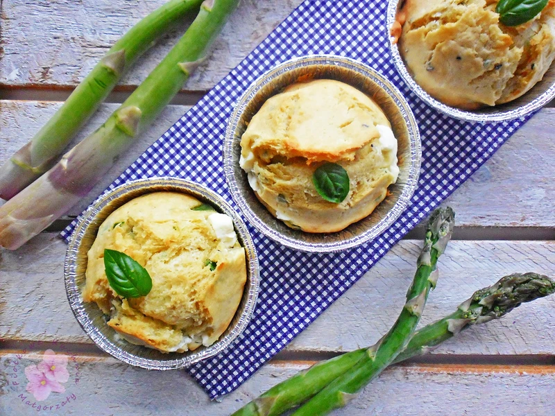 Muffinki z fetą i szpargami