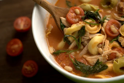 Zupa z tortellini i szpiankiem