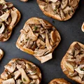 CROSTINI Z PODGRZYBKAMI I SZAŁWIĄ