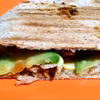 Quesadilla z kurczakiem i awokado