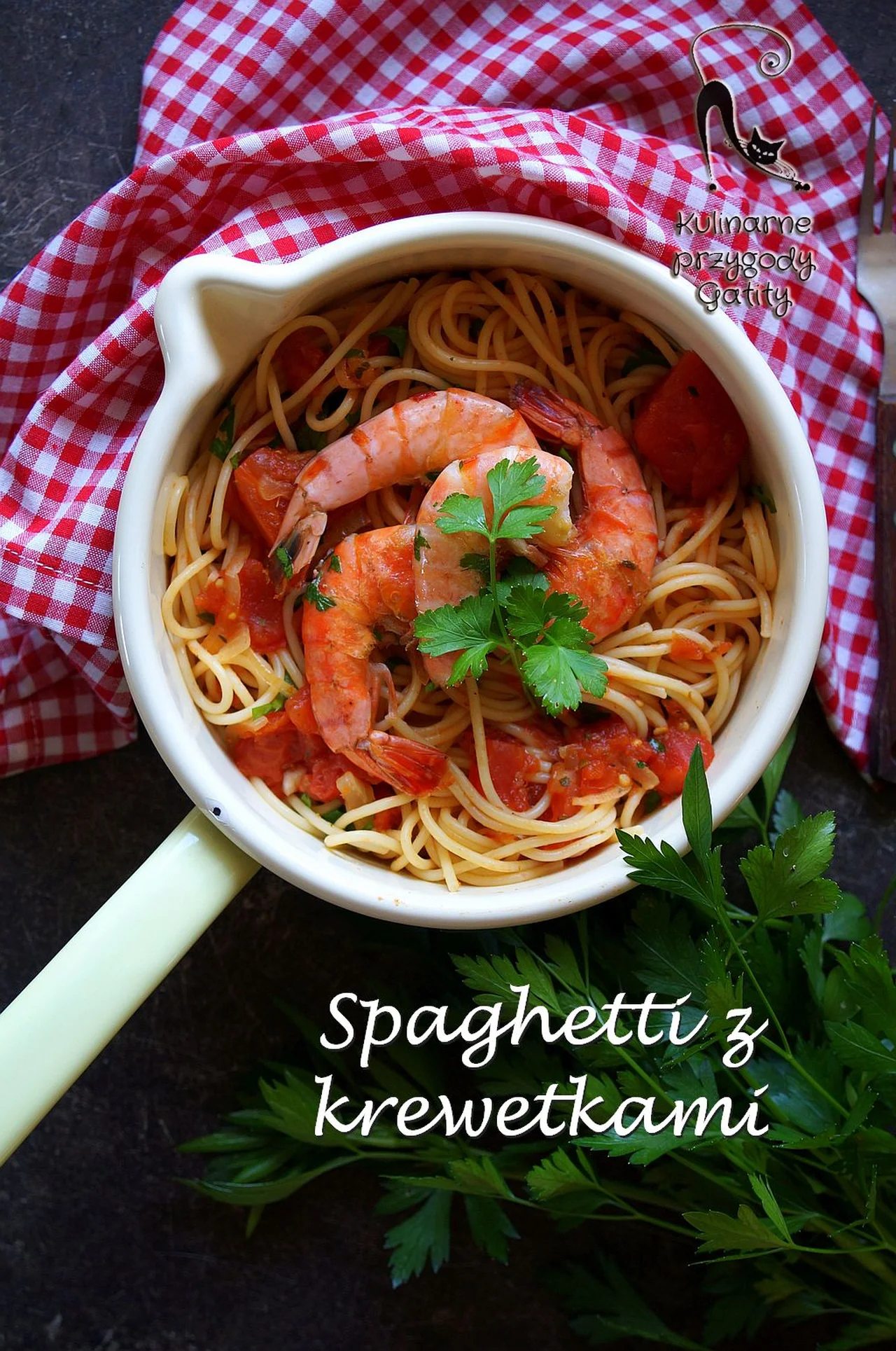 Spaghetti ze smażonymi pomidorami i krewetkami