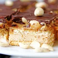 Ciasto snickers bez pieczenia szybkie i proste do wykonania.