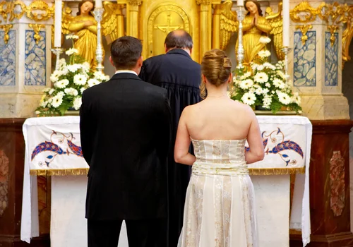 Opłata za udzielenie ślubu kościelnego. Ile wynosi? Gdzie zapłacimy najwięcej?