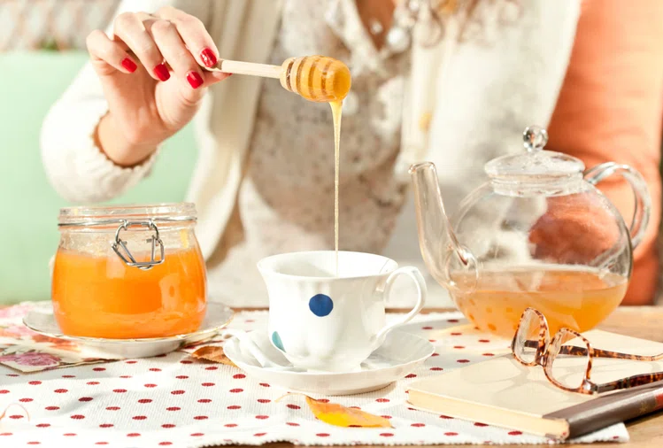 Zdjęcie Dlaczego nie należy dodawać miodu do gorącej herbaty? #3