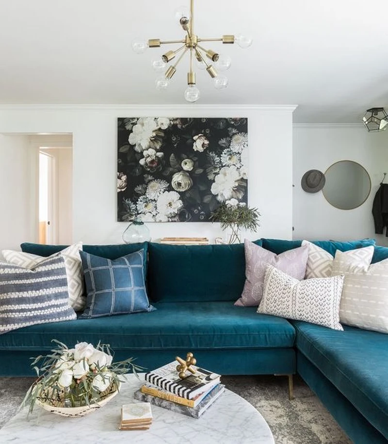 Niebieska sofa