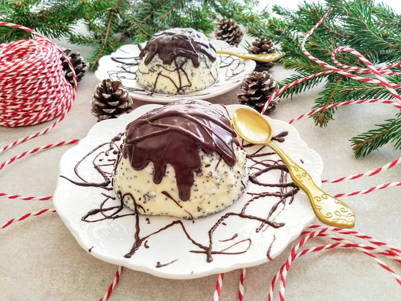 Panna cotta z makiem i białą czekoladą