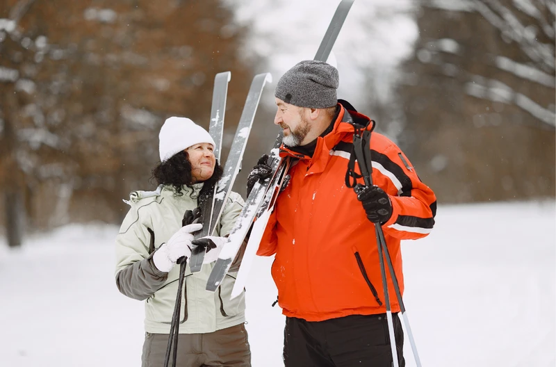 3500 zł dopłaty do ferii zimowych dla seniorów! Do wyboru są 2 opcje dofinansowania zimowego wypoczynku