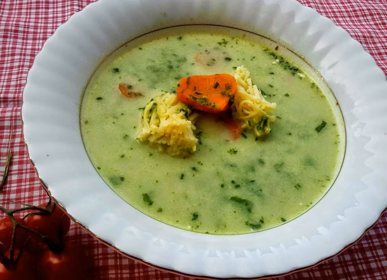 Zupa szpinakowa na rosole