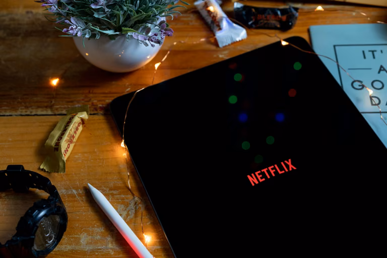 Te filmy Netflixa wprowadzą Cię w gwiazdkowy nastrój