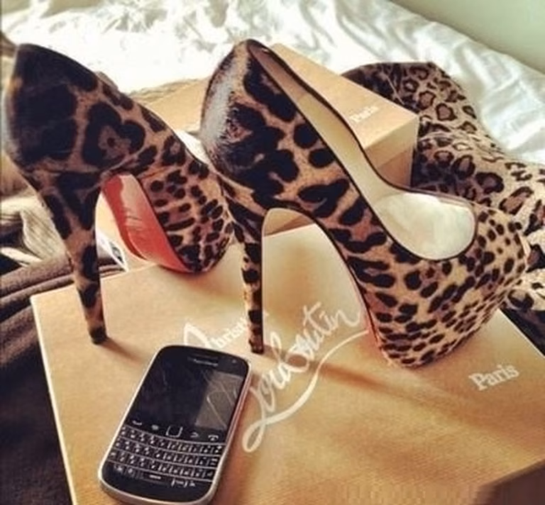 Szpilki Louboutin w panterkę