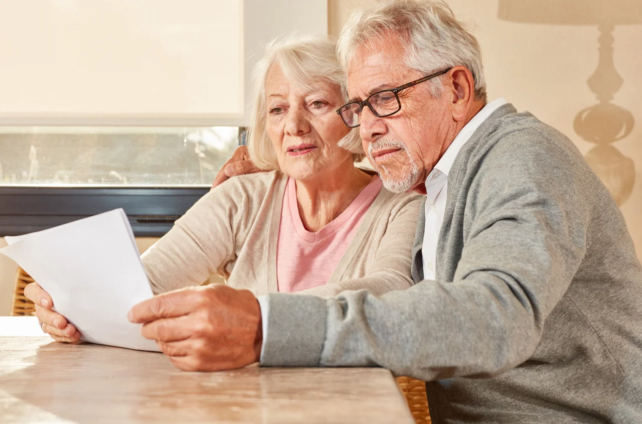 ZUS wysłał seniorom listy! 8,6 miliona osób dostało dwie decyzje w jednej kopercie
