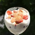Odchudzający deser: jogurtowy koktajl z kiwi lub truskawek