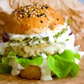 Burgery z indyka z fetą i sosem tzatziki