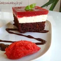 Ciasto czekoladowe z musem truskawkowym