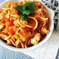 Makaron chow mein z kurczakiem