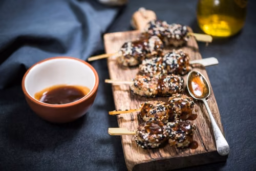 MINI KEBABY Z SEZAMEM I SOSEM TERIYAKI