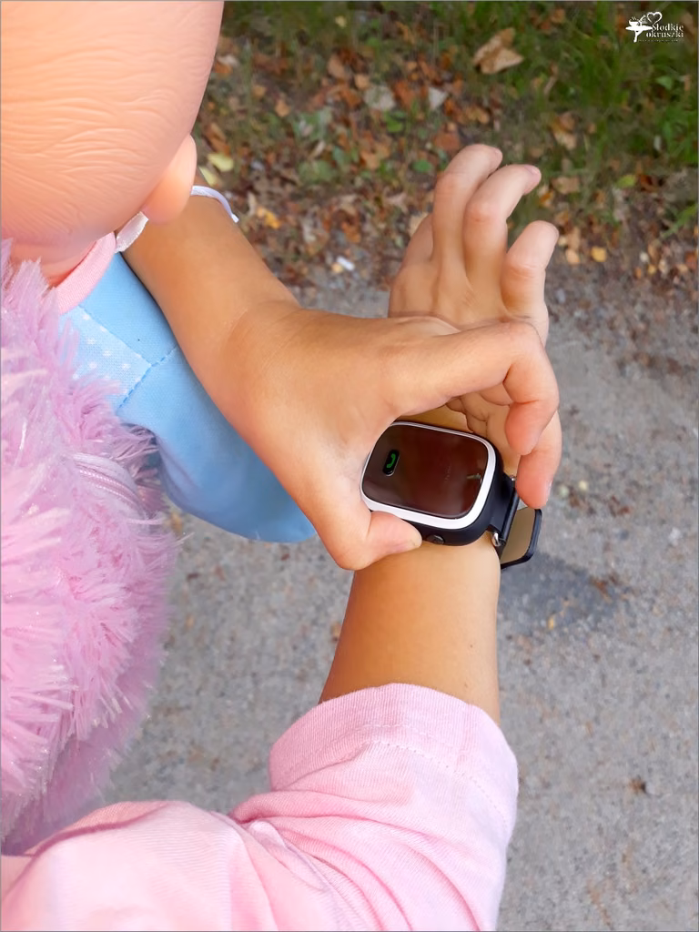 Bezpieczne dziecko, spokojna mama. Czy warto kupić zegarek GPS dla dziecka?
