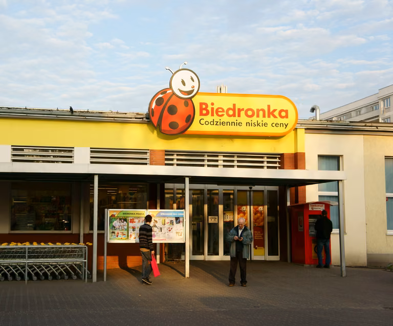 Dziwny sposób Biedronki na zwiększenie ilości osób w sklepie. Czy to dobry pomysł?