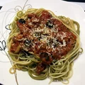 Spaghetti z oliwkami i chorizo