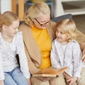 Dodatkowe dni wolne i zasiłek dla babci i dziadka w 2025 roku! Te dwa warunki gwarantują 14 dni urlopu