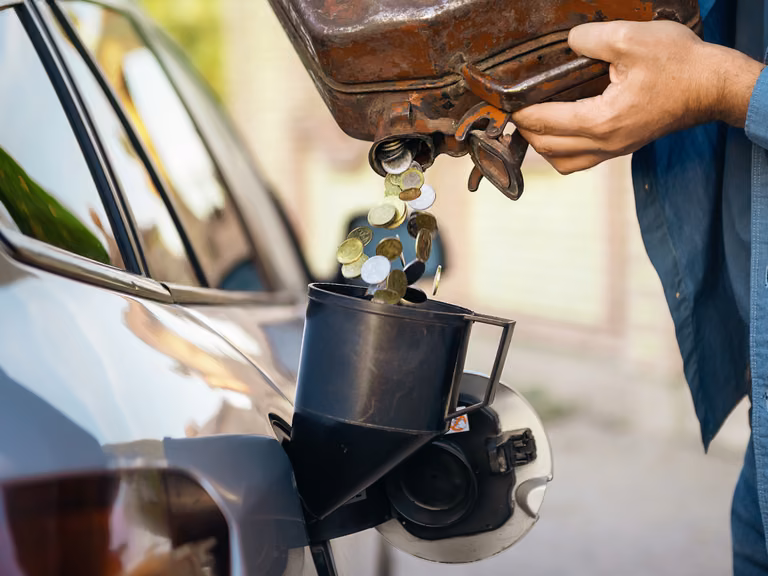 Jak Polacy radzą sobie z cenami paliw? Znaleźli na to sposób!