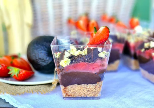 Deserki awokado z truskawkami