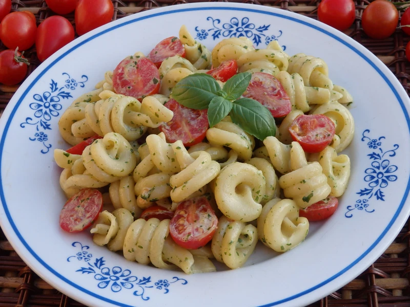 Makaron w sosie bazyliowym