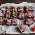 Brownie z malinami. Przepis krok po kroku.