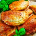 Calzone z pieczarkami i serem żółtym