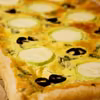 Wytrawna tarta z cukinią i oliwkami