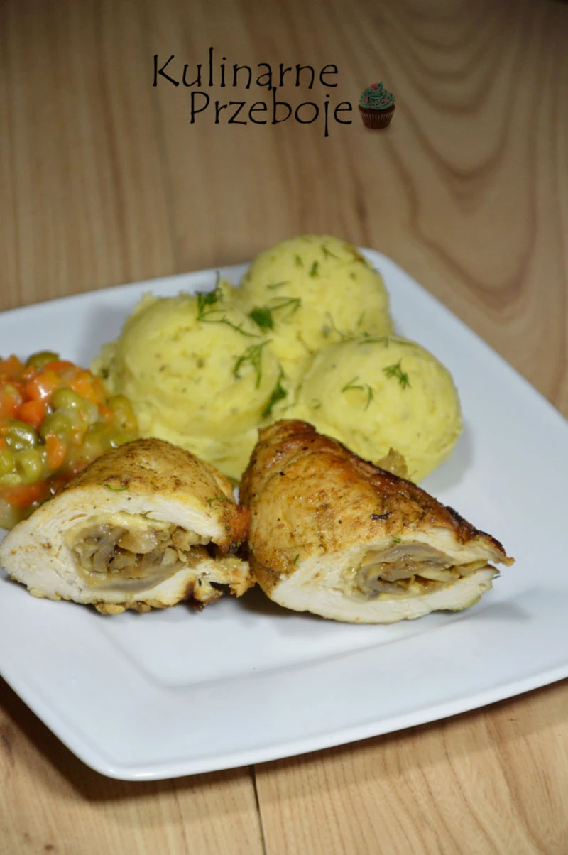 Kieszonki drobiowe z pieczarkami i serem