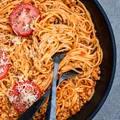 Spaghetti w sosie ze świeżych pomidorów (6 składników)