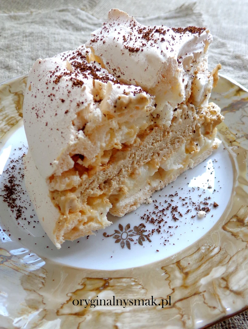 Tort bezowy z kawą