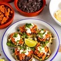 Sopes de cochinita pibil con frijoles