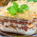 Nie masz pomysłu na obiad? Ta zapiekanka z mięsem i serem uratuje Twój dzień!
