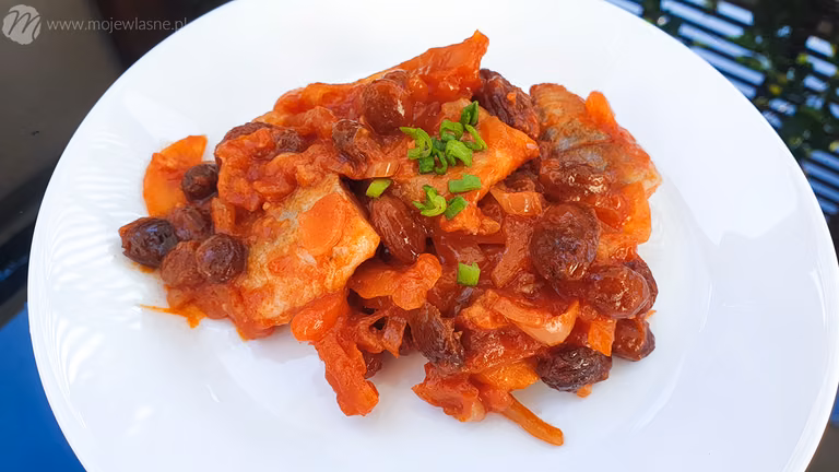 Śledzie z rodzynkami i chilli