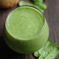 Koktajl z bananem, kiwi i szpinakiem