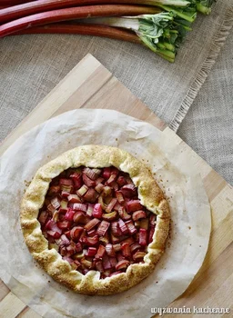 Rustykalna tarta z rabarbarem
