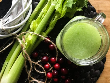 Antystresowe i oczyszczające zielone smoothie - tylko 50 kcal!